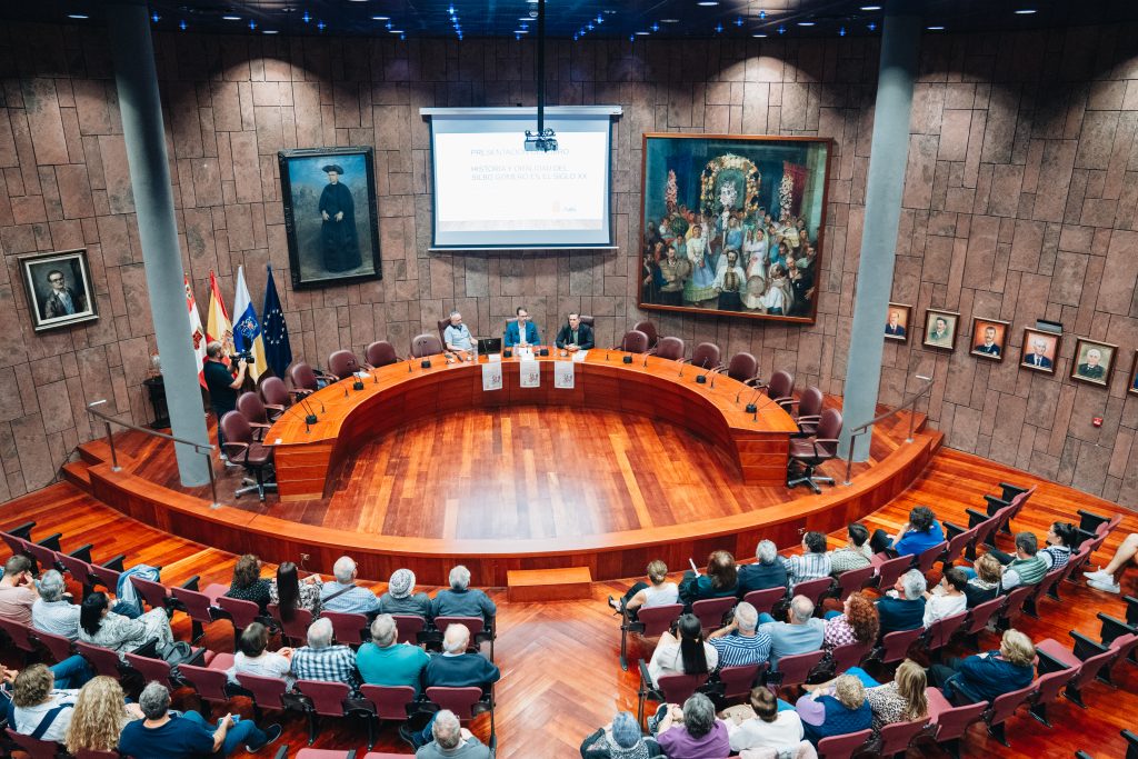 190324 Salón de Plenos del Cabildo de La Gomera, durante la presentación del libro Historia y oralidad del Silbo Gomero en el siglo XX