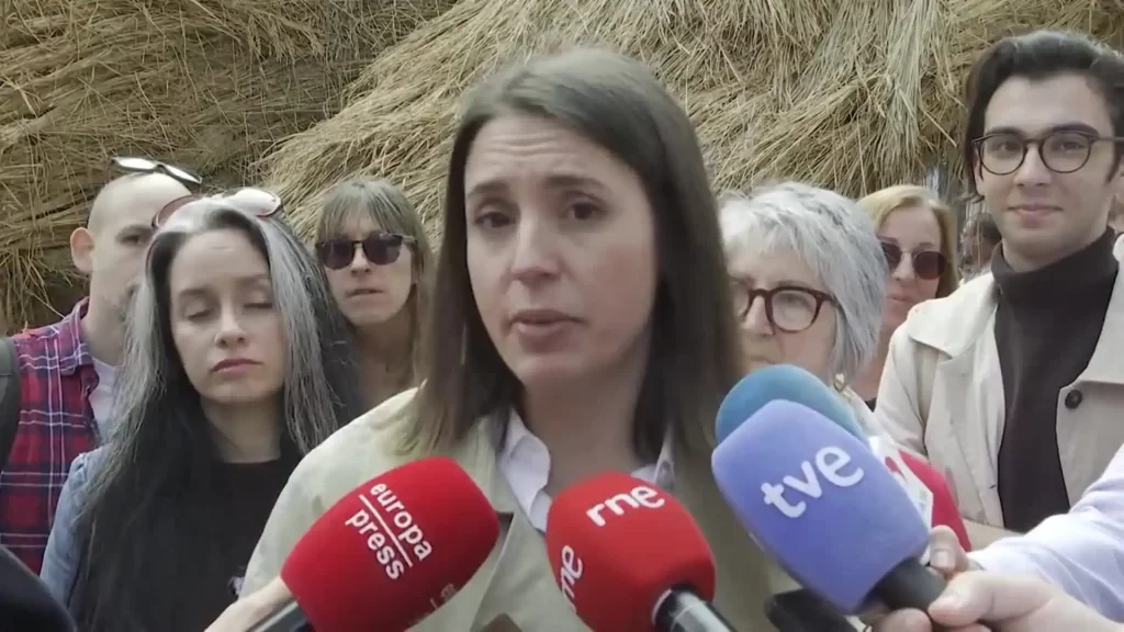 Irene Montero ve irresponsable que el Gobierno defienda una escalada militar