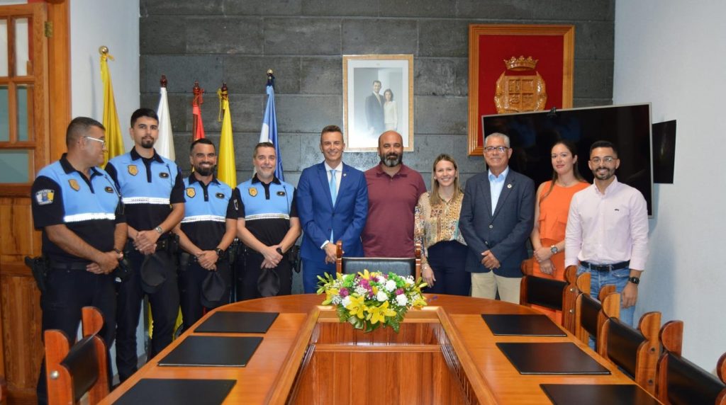 La Aldea toma posesioìn Policiìas