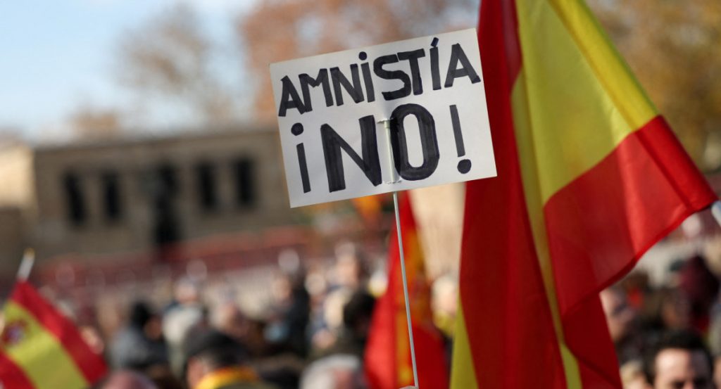 Miles de personas protestan en Madrid contra la amnistía y gritan contra Sánchez