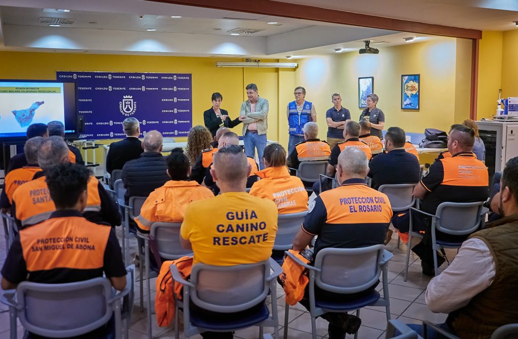 Reunión de Iván Martín con las asociaciones de protección civil.