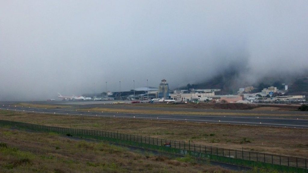 Un incidente de una avioneta bloquea la pista del aeropuerto de Tenerife Norte media hora