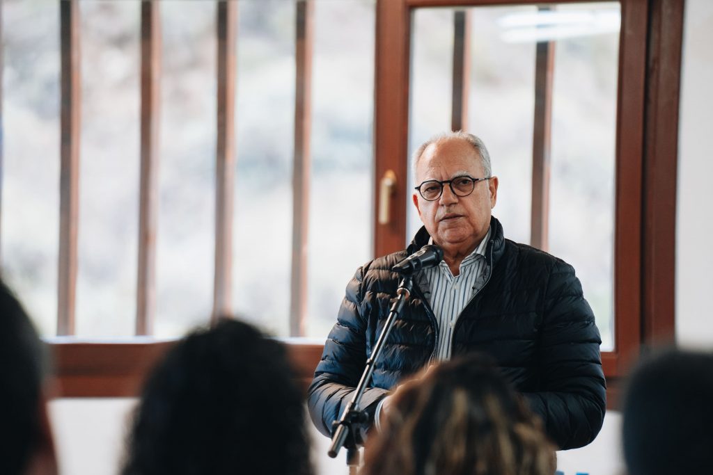 050424 Casimiro Curbelo durante un encuentro con empresarios