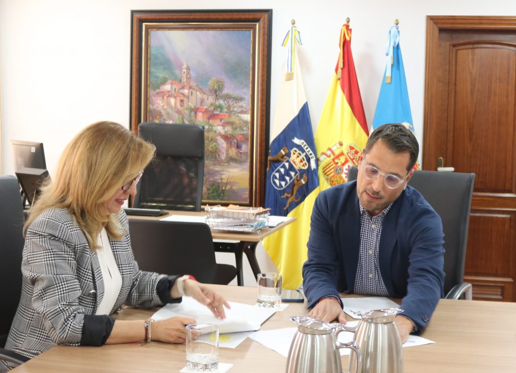 090424 Visita presidenta Rosa Dávila y vicepresidente Lope Afonso Cabildo 07