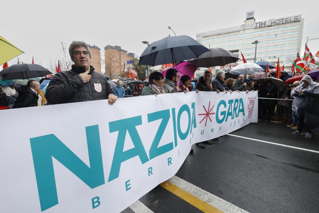 EH Bildu reivindica la nación vasca en una manifestación por las calles de Pamplona