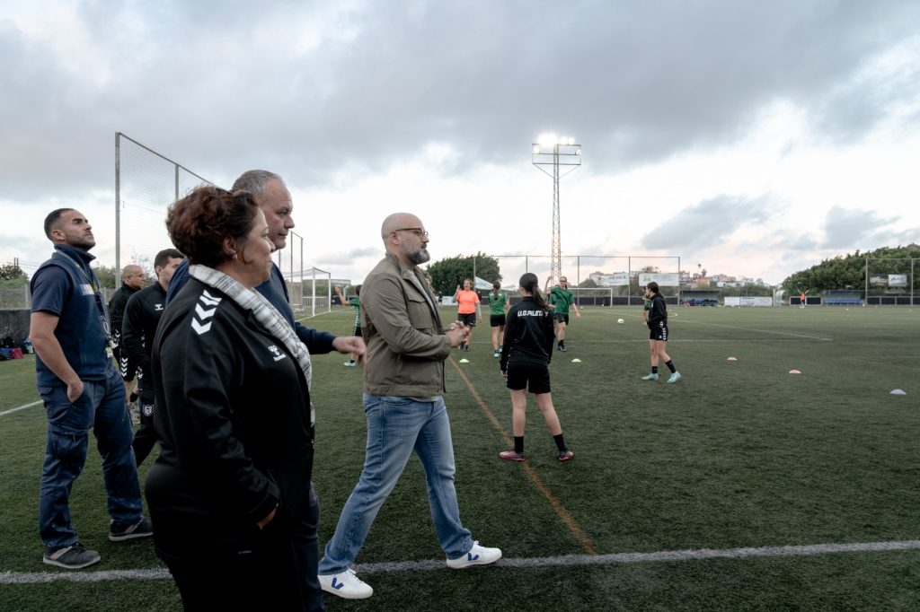 EL CONSEJERO VISITA EL CAMPO DE FUìTBOL PILETAS