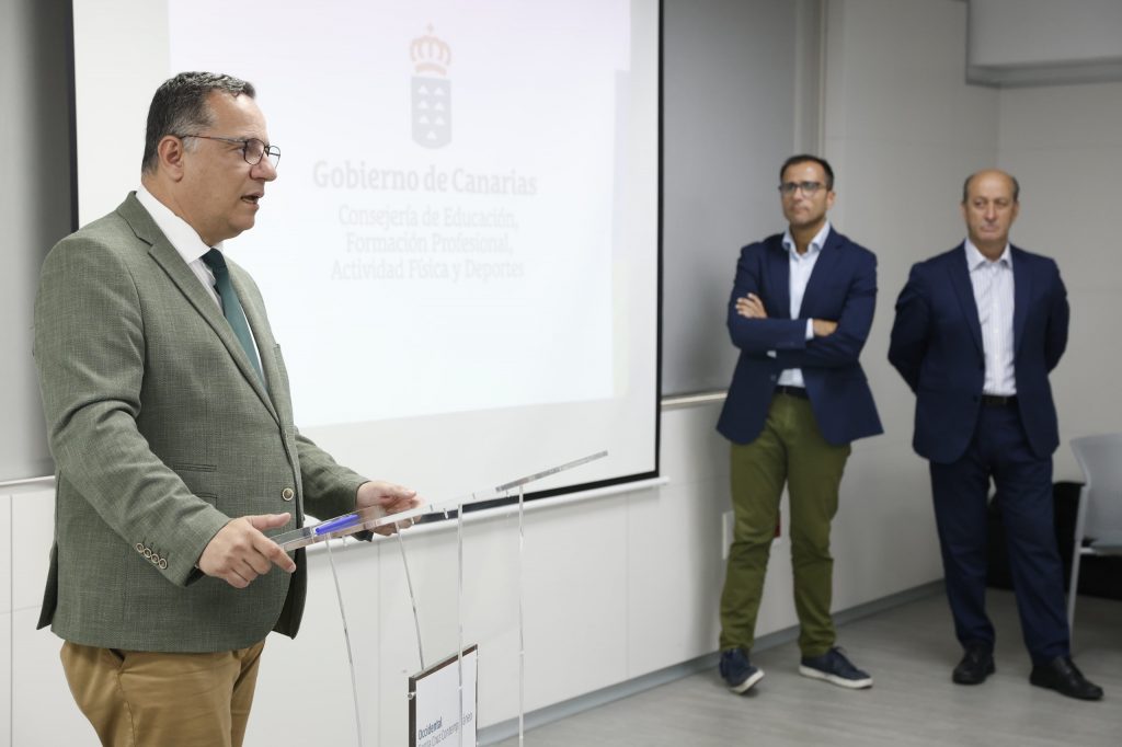 FOTO. Acto de firma del protocolo de subvenciones a federaciones deportivas canarias (2)