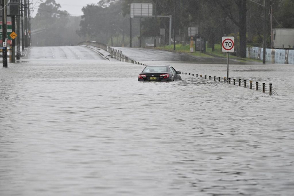 Las lluvias torrenciales en Sídney activan las alertas de evacuación por inundaciones