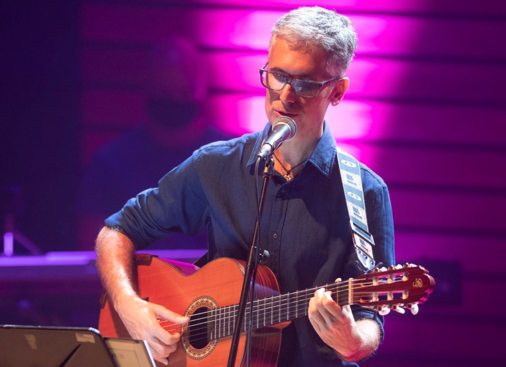 Mingo Quintana actúa en Patios Encantados Solidarios, el ciclo musical de la Casa-Museo león y Castillo de Telde el 5 de abril.