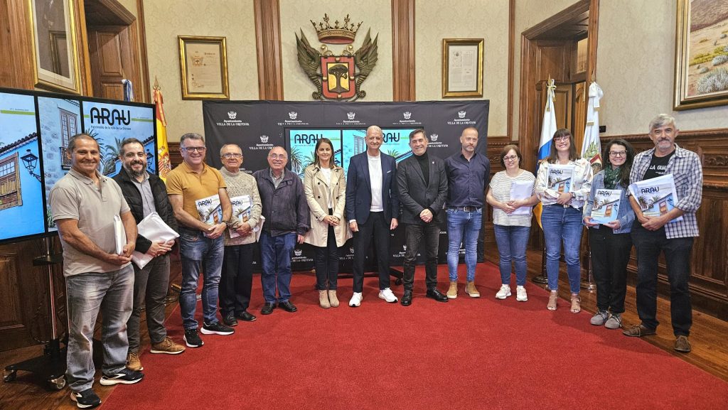 PRESENTACIÓN REVISTA ARAU. LINARES, MIGUEL ÁNGEL CLAVIJO, DELIA ESCOBAR, PABLO TORRES Y AUTORES DE ESTE PRIMER NÚMERO