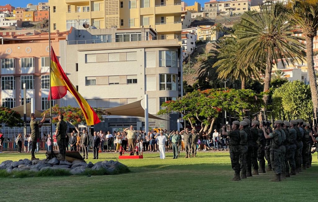 220524 Imagen de un anterior Solemne Acto de Arriado de Bandera en la isla de La Gomera