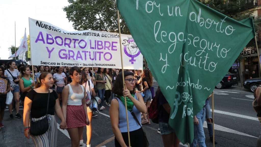 Continúa el acoso a las mujeres que acuden a abortar tras dos años de ley que lo penaliza