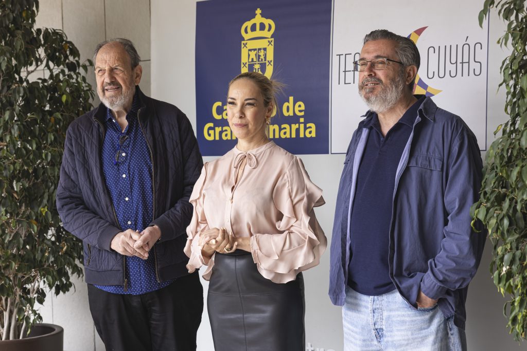 De izda a dcha, José María Pou, Guacimara Medina y Gonzalo Ubani, en el Cuyás.