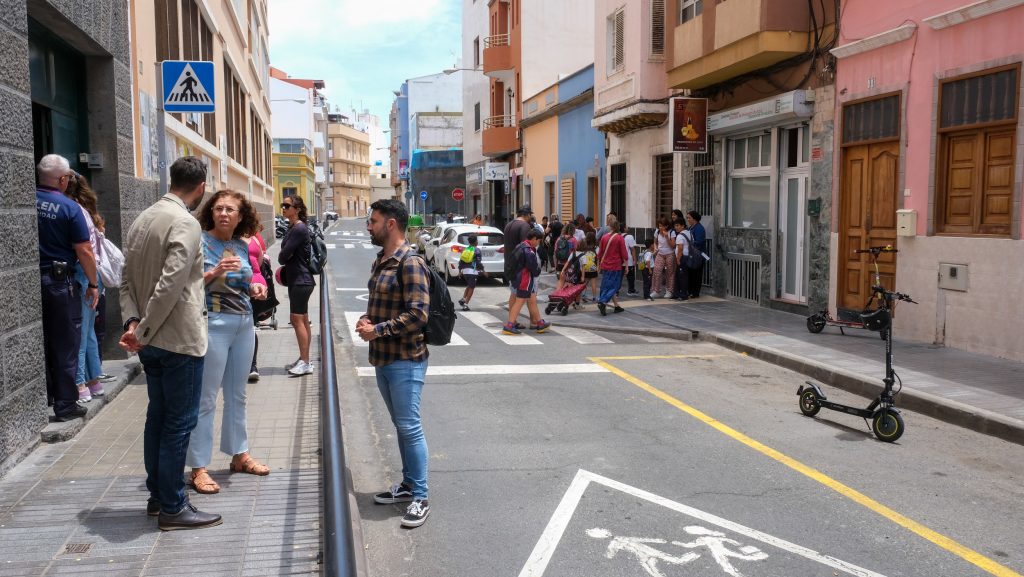 El Ayuntamiento continúa con la eliminación de barreras arquitectónicas con seis rebajes de aceras en La Isleta 1