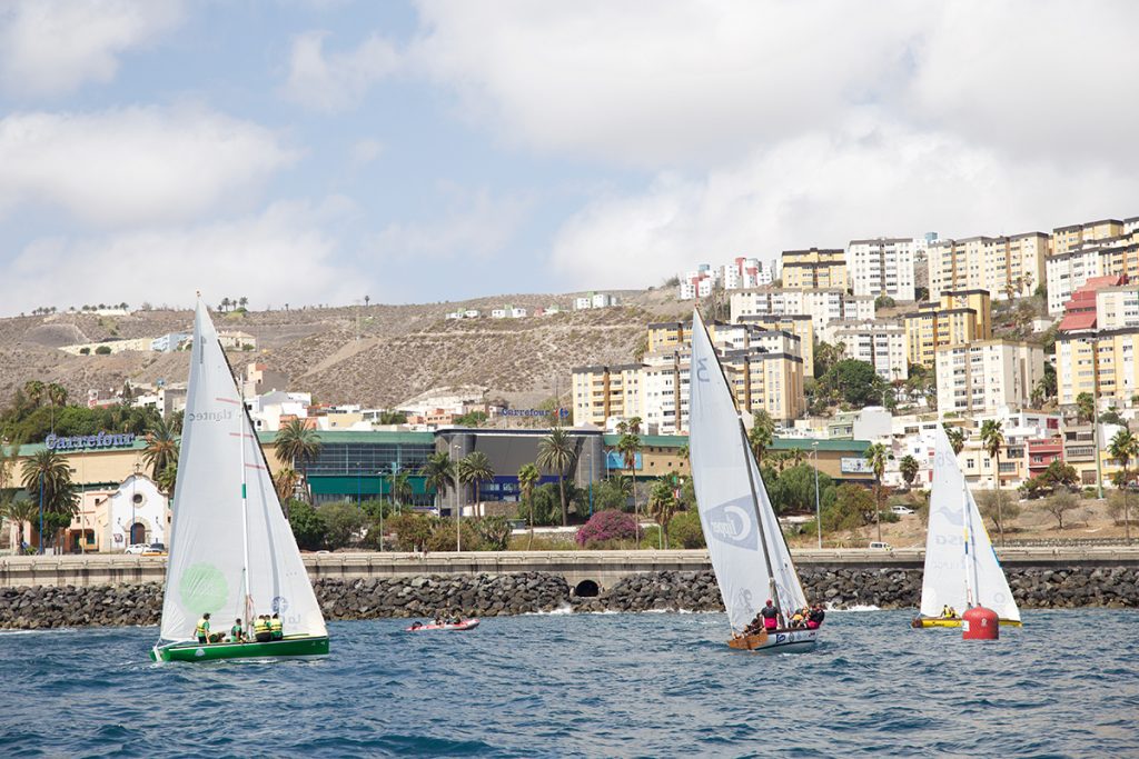 FOTO. Foto de archivo de botes de vela latina canaria