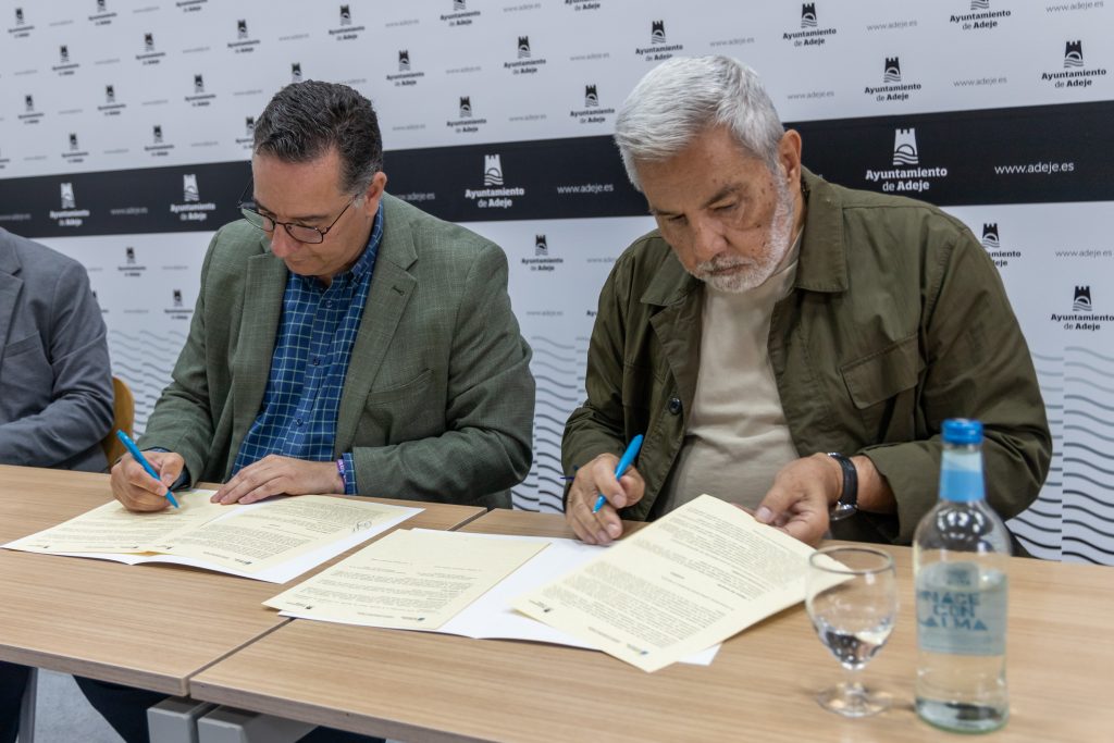 FOTO. Gobierno de Canarias y el Ayuntamiento de Adeje firman un acuerdo para la mejora de los centros escolares del municipio 2