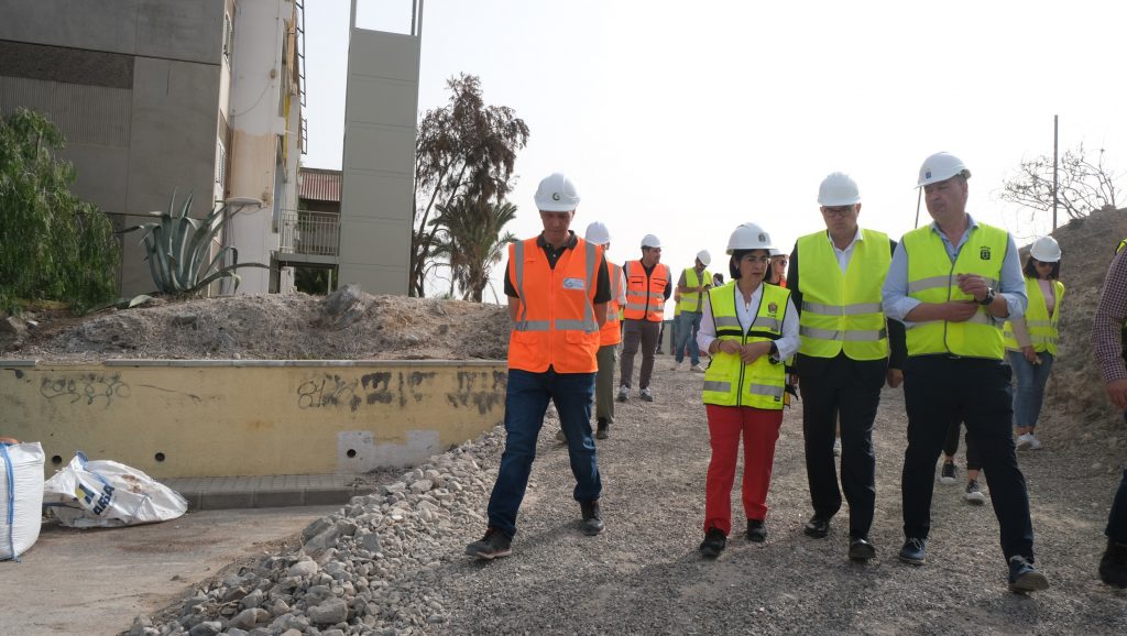 Foto de archivo - El Ayuntamiento saca a licitación la instalación de 74 ascensores del plan de rehabilitación de La Paterna 2