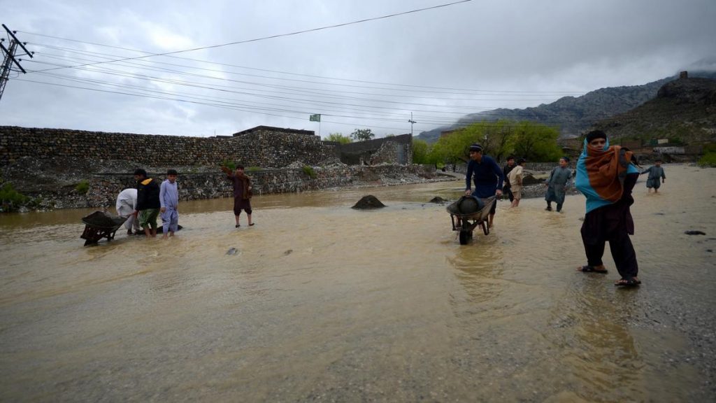 Inundaciones súbitas causan más de medio centenar de muertos en el norte de Afganistán