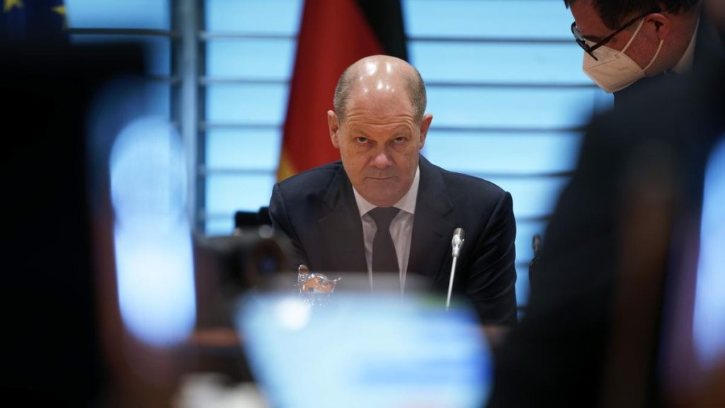 Scholz admite que hay demasiadas personas que trabajan duro por poco dinero en Alemania