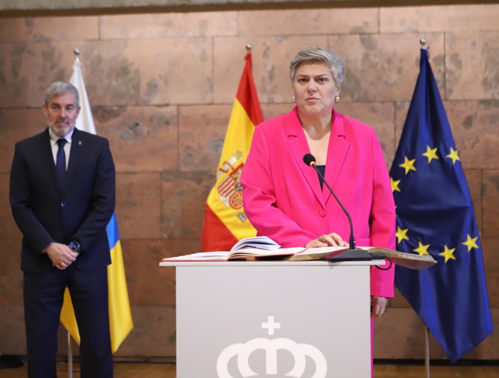 Toma de posesión de Noelia Garcia como comisionada de Transparencia (FOTO PARLAMENTO DE CANARIAS)