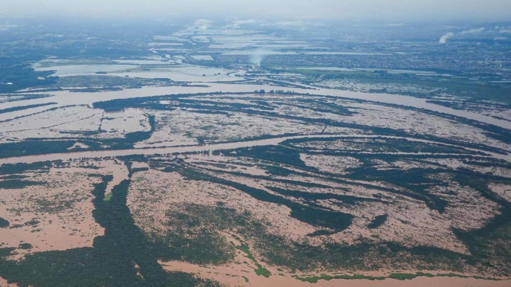 Un 70 % de la ciudad de Porto Alegre carece de suministro de agua tras las inundaciones