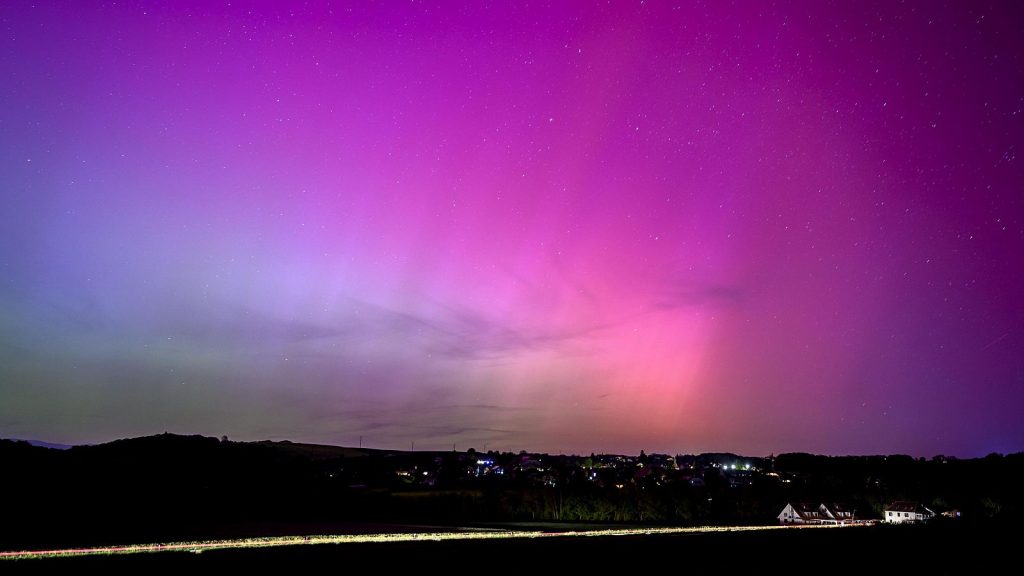 Una aurora boreal alumbró los cielos nocturnos de España