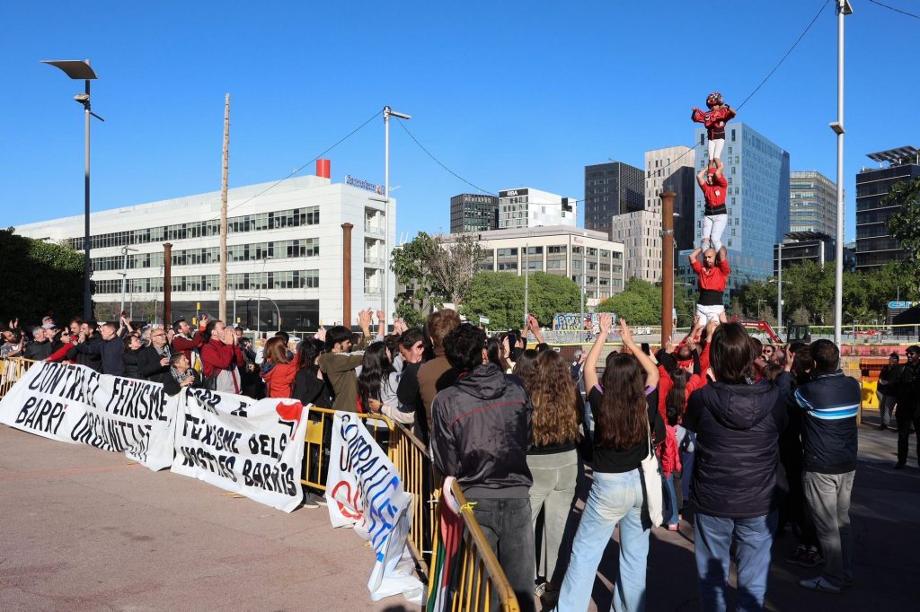 concentrado este jueves frente al centro cívico La Farinera de Barcelona