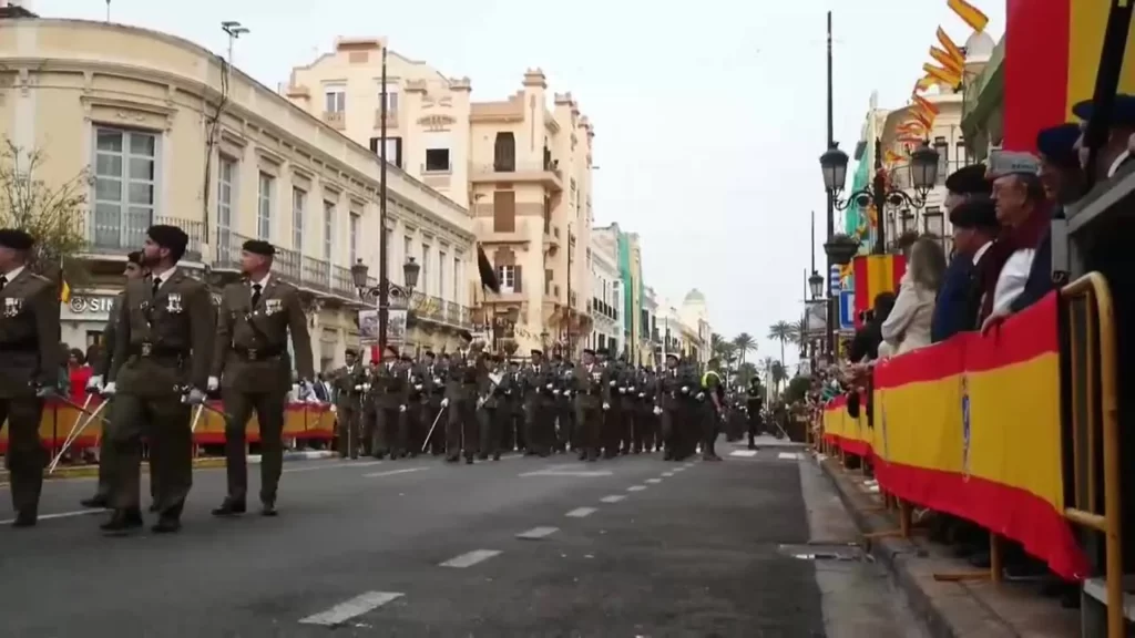 desfile-militares-homenaje-bandera