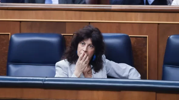 la-ministra-de-igualdad-ana-redondo-durante-una-sesion-plenaria-en-el-congreso-de-los-diputados-este-martes