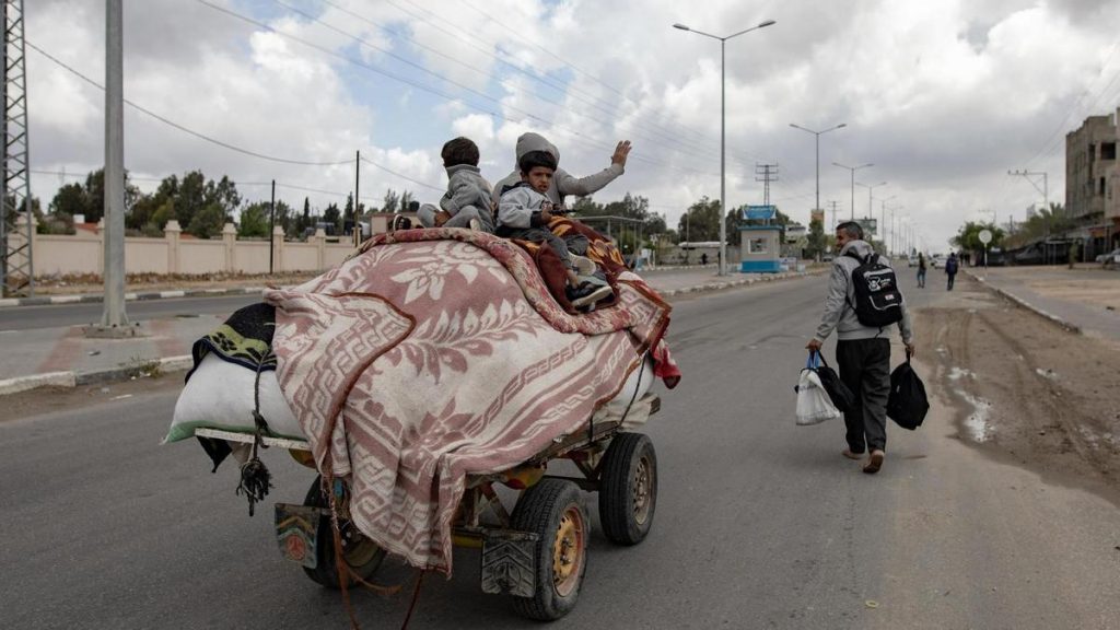 población de Rafah a zonas destruidas y sin agua