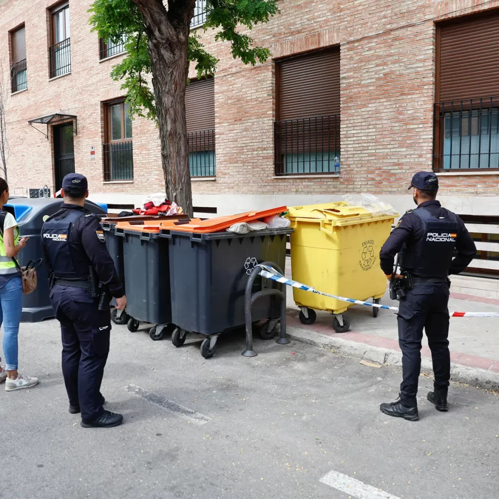 policia-nacional-investiga-hallazgo-cadaver-bebe-tres-meses-cubos-basura-distrito-madrileno-barajas_104