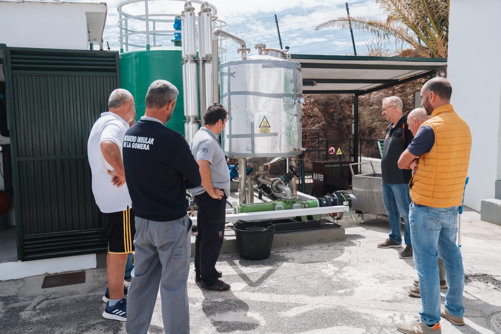 130624 Formación al personal del Matadero Insular en el funcionamiento y mantenimiento del biodigestor