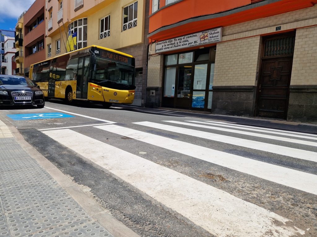 El Ayuntamiento elimina barreras arquitectónicas para mejorar el acceso a la Asociación Síndrome de Down de la calle Pérez del Toro (2)