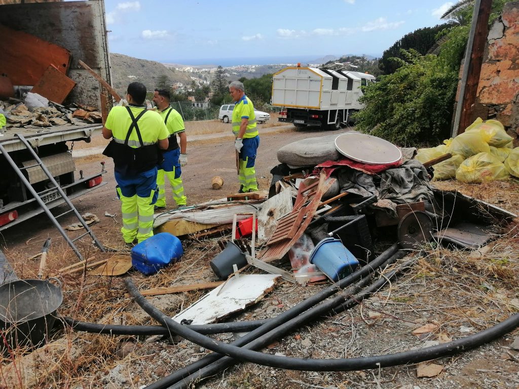 El Servicio Municipal de Limpieza lleva a cabo un dispostivo preventivo con motivo de la Noche de San Juan.