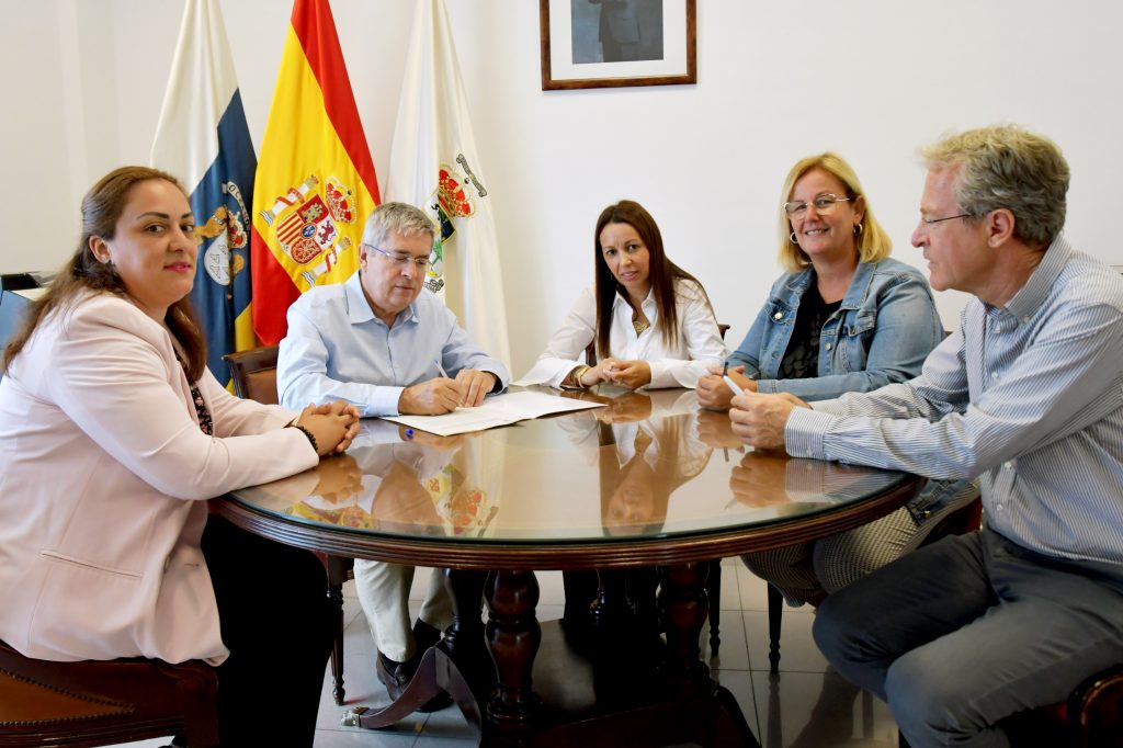 FIRMA CONVENIO INSERCIÓN LABORAL DE MUJERES VÍCTIMAS DE VIOLENCIA DE GÉNERO