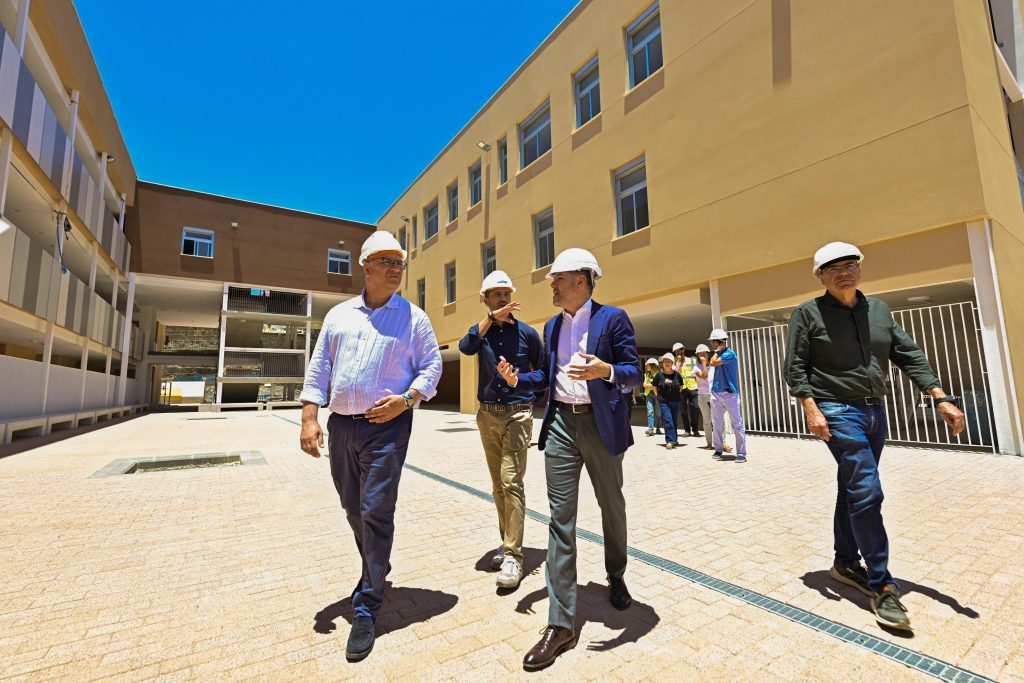 FOTO. Poli Suárez y Teodoro Sosa supervisan las obras del IES Agaldar 4