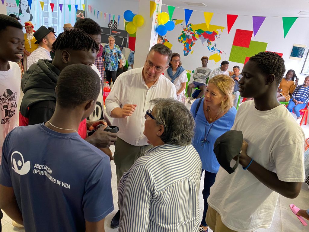 FOTO. Suárez visita la escuela de segunda oportunidad de la Fundación Canaria Main (3)