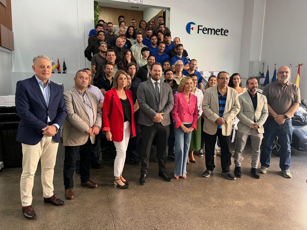 Foto de grupo Industria-Femete-docentes-alumnado 280624