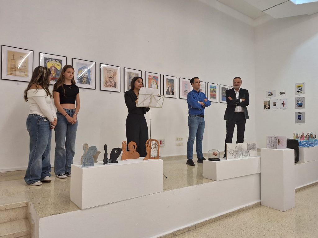 La Sala Polivalente Ciudad Alta acoge las obras del proyecto ‘somos VIDA’ elaboradas por alumnos del IES Schamann (2)