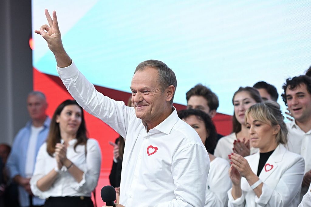 Las encuestas a pie de urna dan una clara victoria a Donald Tusk en Polonia