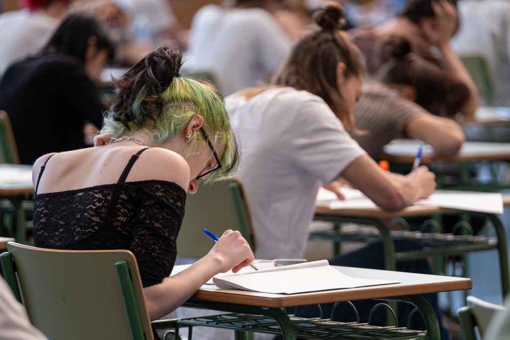 Madrid y La Rioja dan hoy el pistoletazo de salida a la prueba de acceso a la universidad