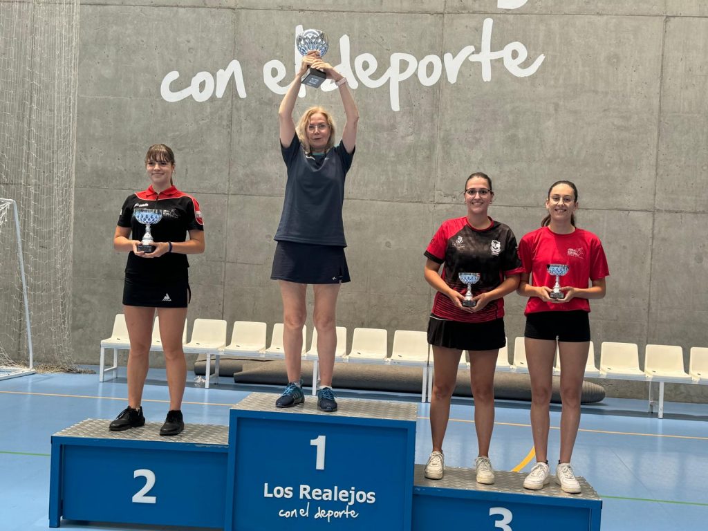 NP240603 Cto de Canarias podio femenino