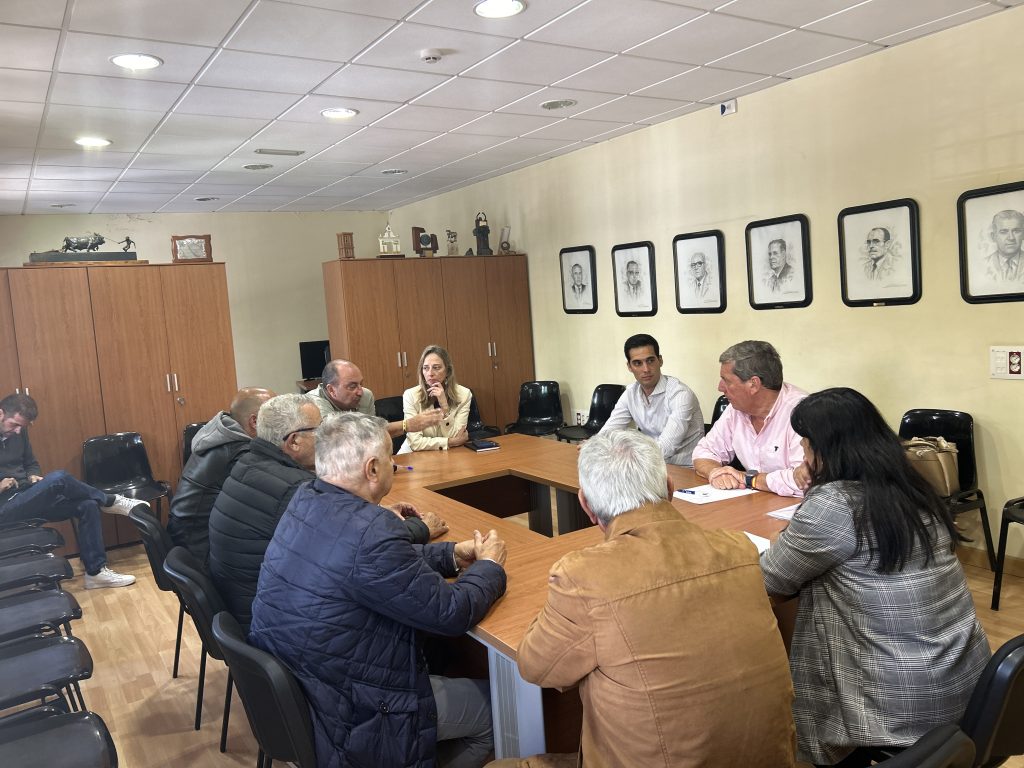 Reunión con representantes del sector agrícola y ganadero_entre ellos_de la Cooperativa La Candelaria (1)