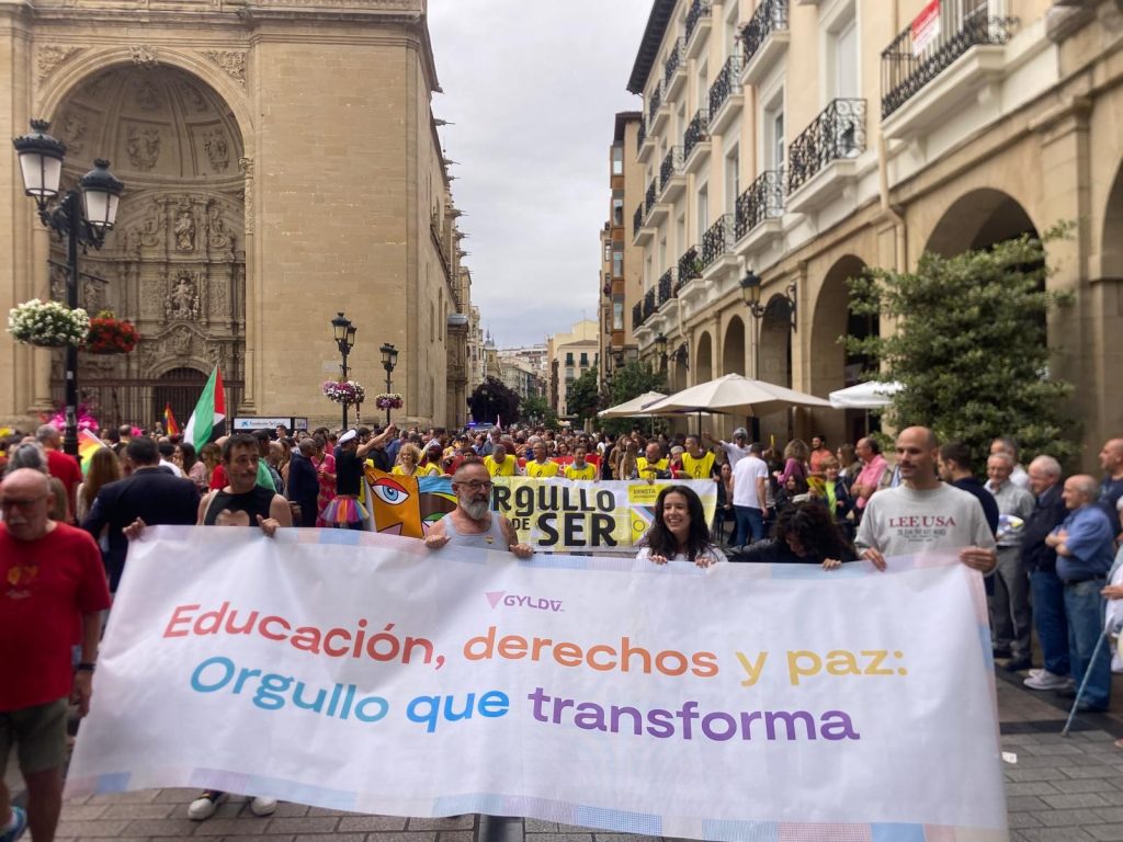 Varios miles de personas piden en el Orgullo de Logroño