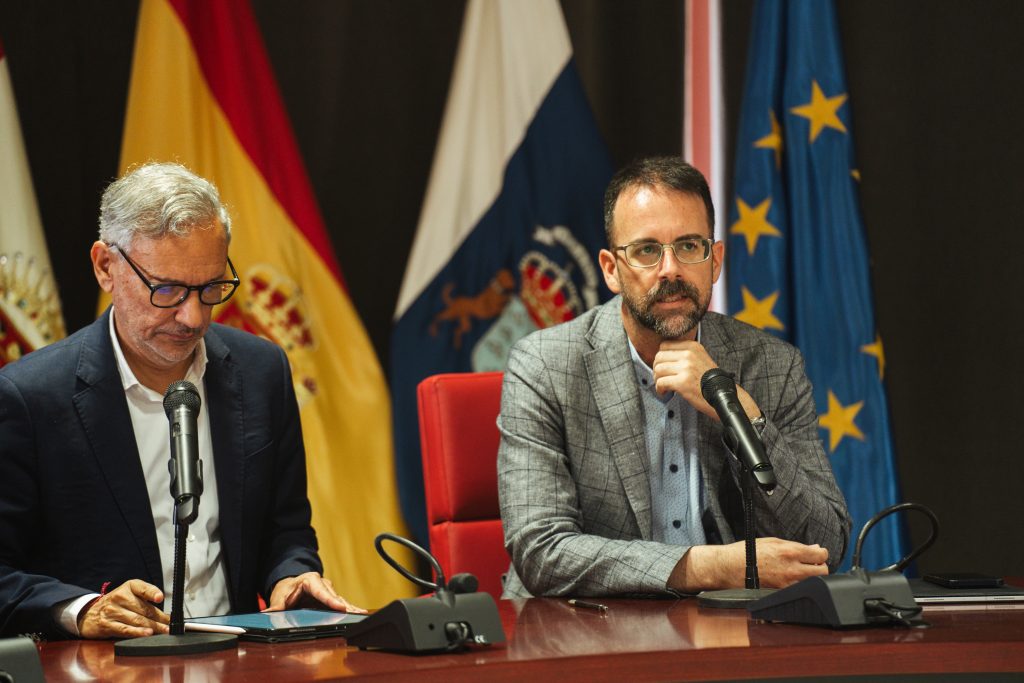 240724 El director de ACIISI, Javier Franco, y el vicepresidente primero del Cabildo de La Gomera, Adasat Reyes