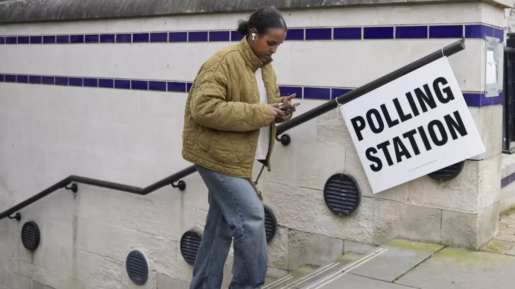 Abren sus puertas los colegios electorales en el Reino Unido