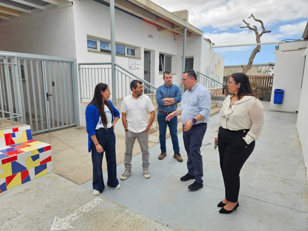 FOTO. Imagen de archivo de una visita de Poli Suárez a Fuerteventura