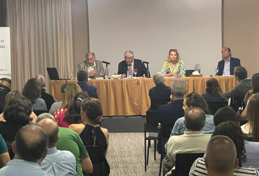 Guillermo Morales y Susana Rodriguez, en la Mesa de Debate