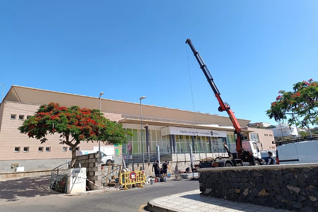 Instalación marquesina fotovoltaica (2)