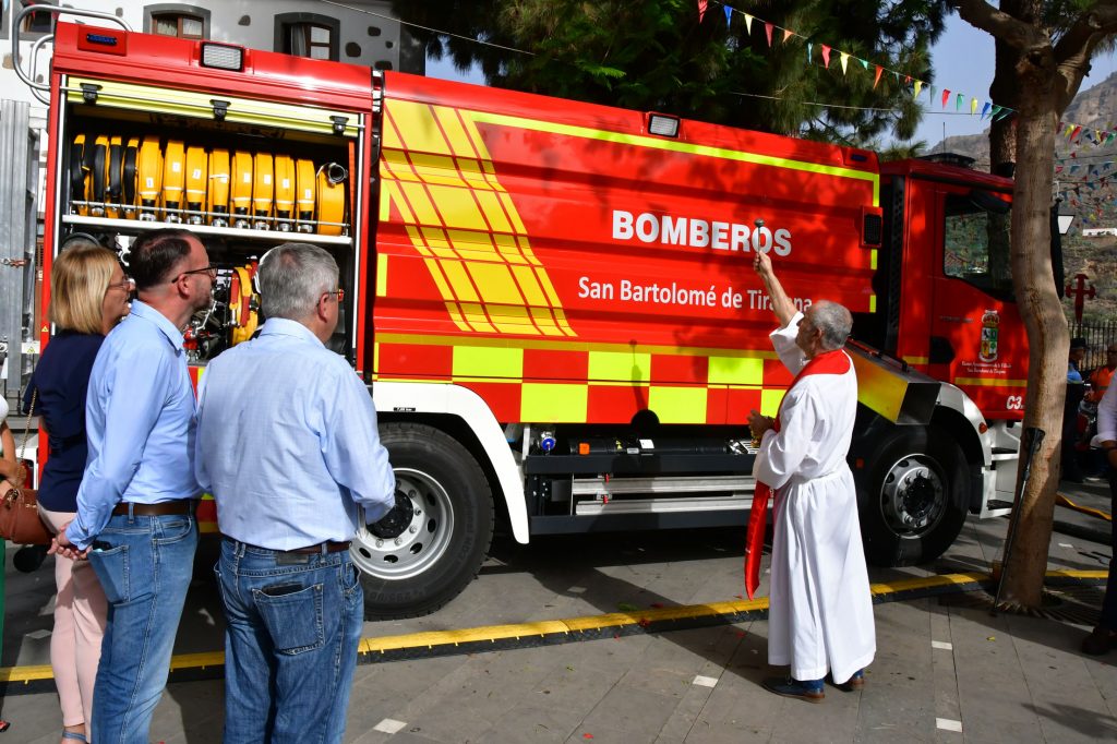 PRESENTACION VEHICULOS DE BOMBERO DE SAN BARTOLOMÉ DE TIRAJANA6